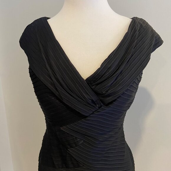 Maggy London Black Sleeveless V-Neck Bodycon Dress Size 12 Polyester & Spandex - Picture 2 of 16